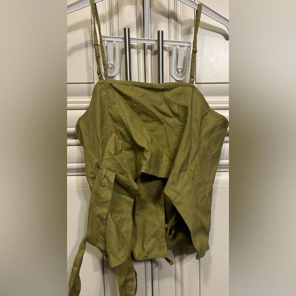 Urban Outfitters
Women's Green Lafayette Button Crop Top S-P - Picture 3 of 9